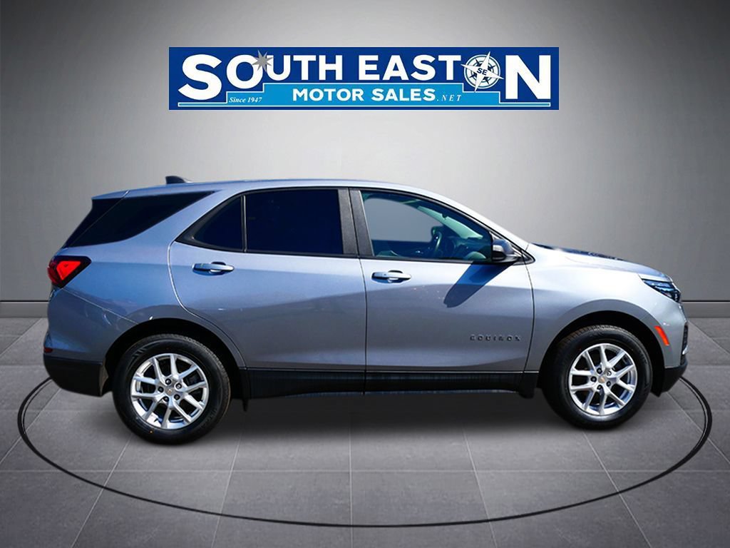 Used 2023 Chevrolet Equinox LS w/ LPO, Floor Liner Package AWD/4WD image 8