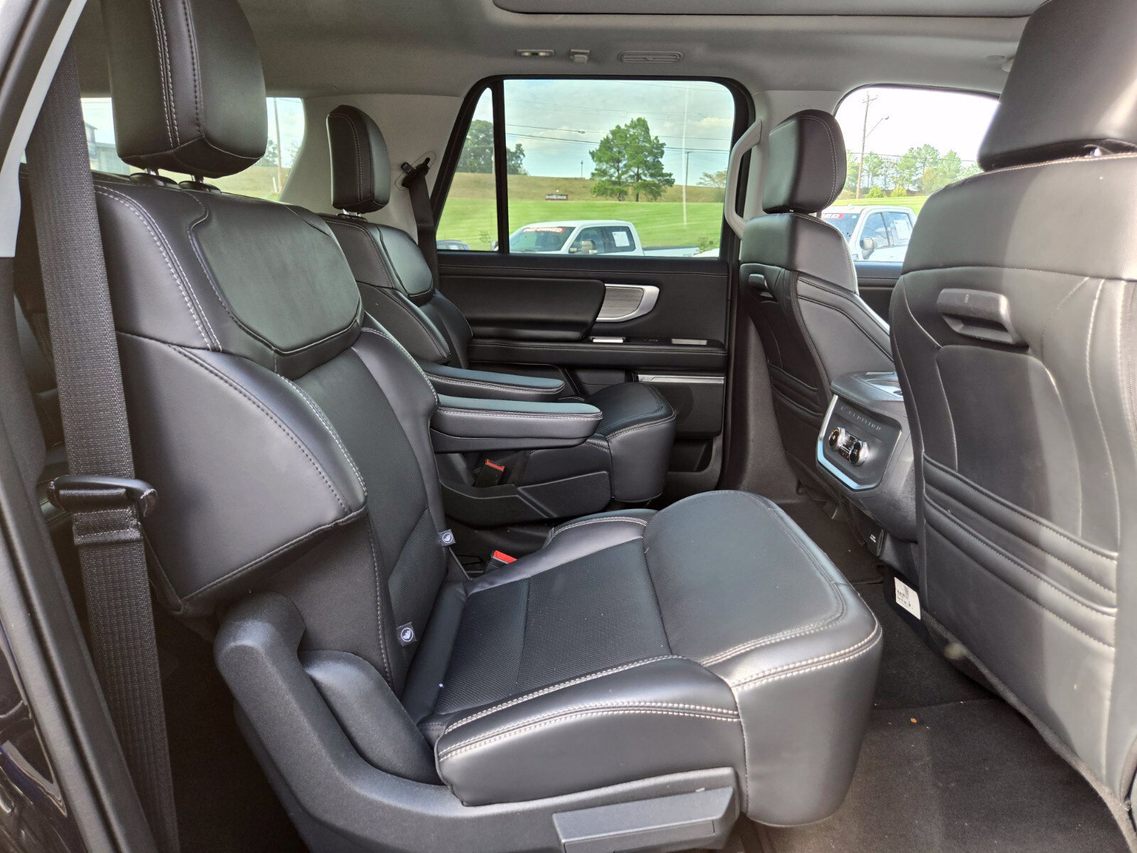 Used 2025 Ford Expedition Max Platinum AWD/4WD image 19