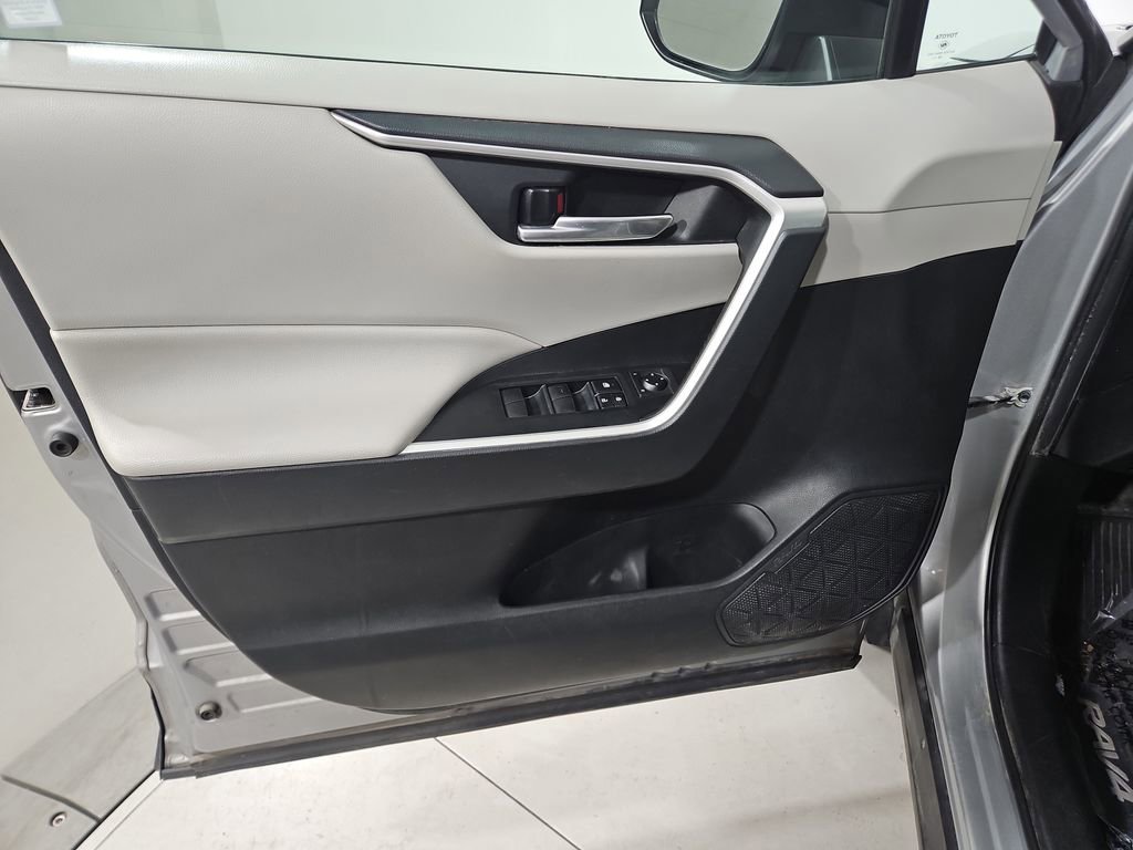 Used 2019 Toyota RAV4 XLE w/ Carpet Mat Package image 11