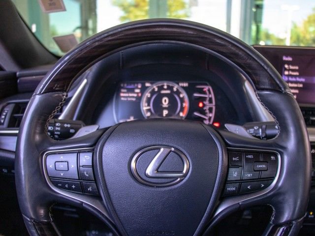 Used 2019 Lexus ES 350 Ultra Luxury w/ Accessory Package image 13
