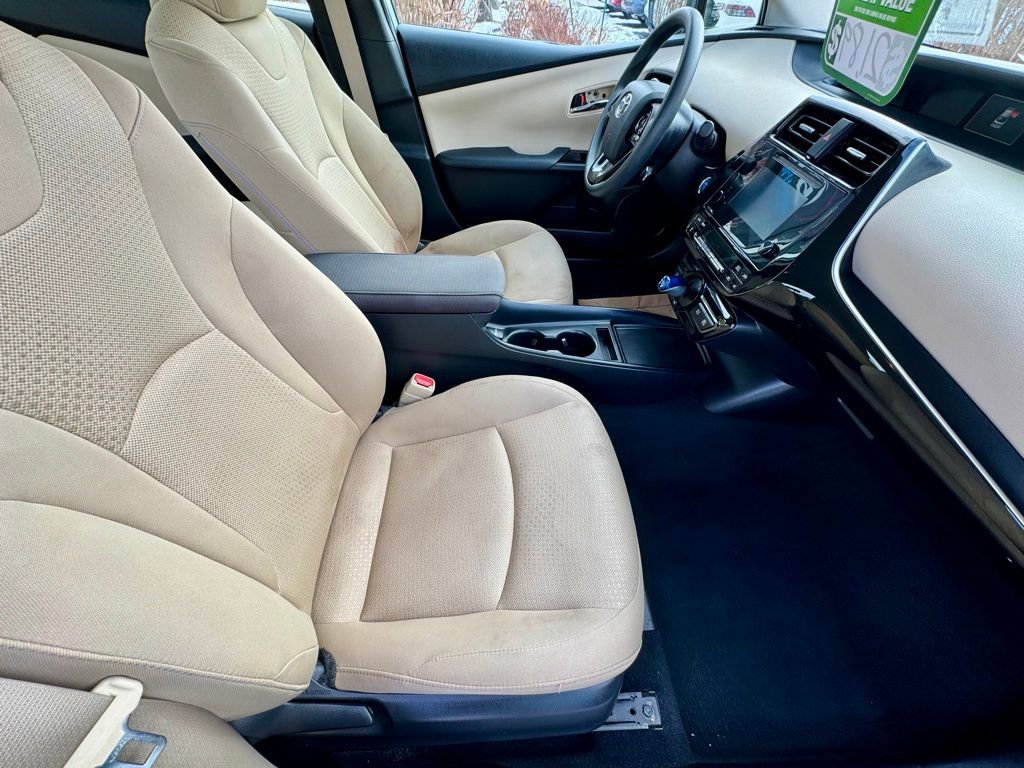 Used 2019 Toyota Prius LE image 12