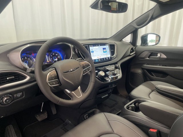 New 2026 Chrysler Pacifica Select image 11