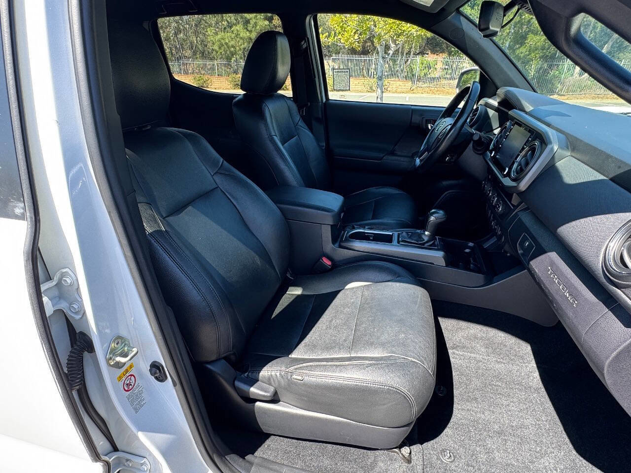 Used 2020 Toyota Tacoma TRD Off-Road w/ Technology Package AWD/4WD image 16