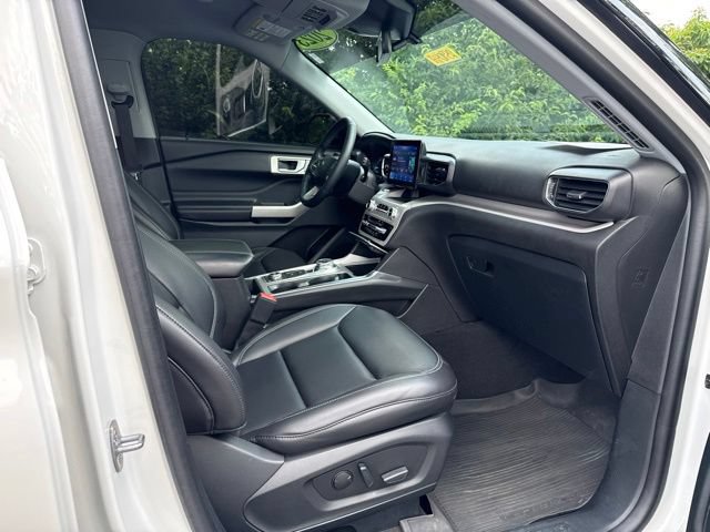 Used 2023 Ford Explorer XLT w/ Equipment Group 202A AWD/4WD image 38