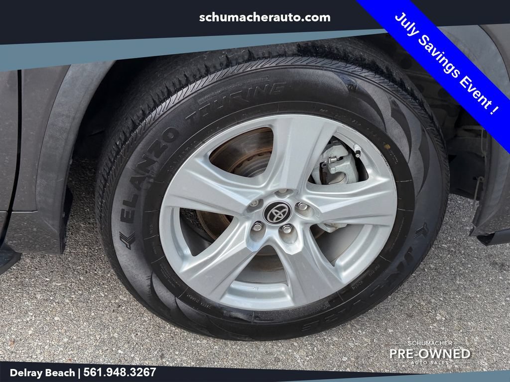 Used 2021 Toyota Highlander LE FWD image 18
