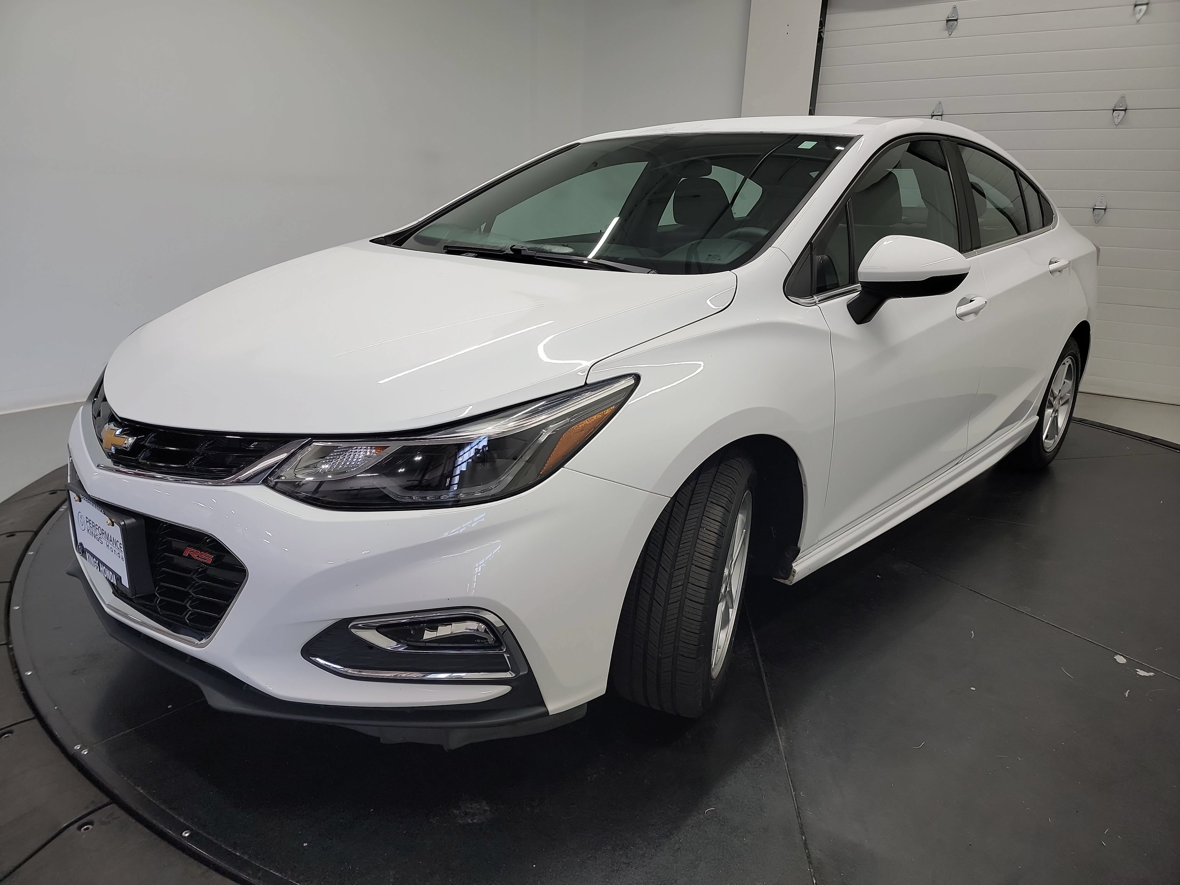 Used 2017 Chevrolet Cruze LT w/ Convenience Package FWD image 3