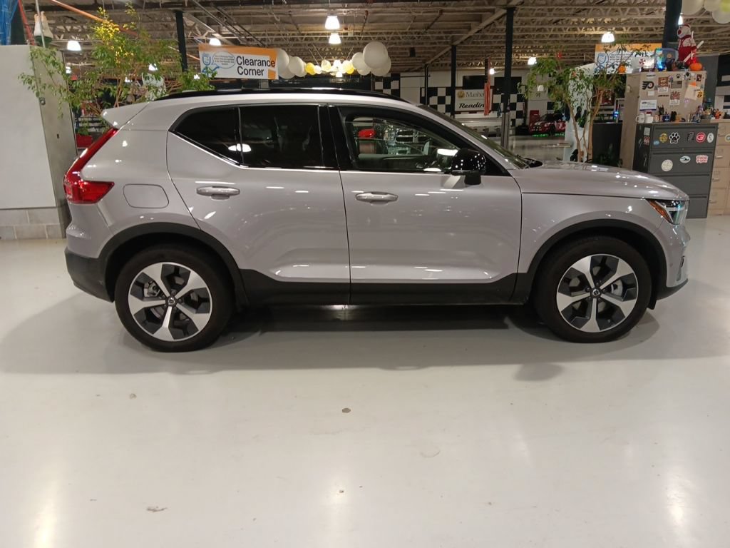 Used 2026 Volvo XC40 B5 Plus AWD/4WD image 10