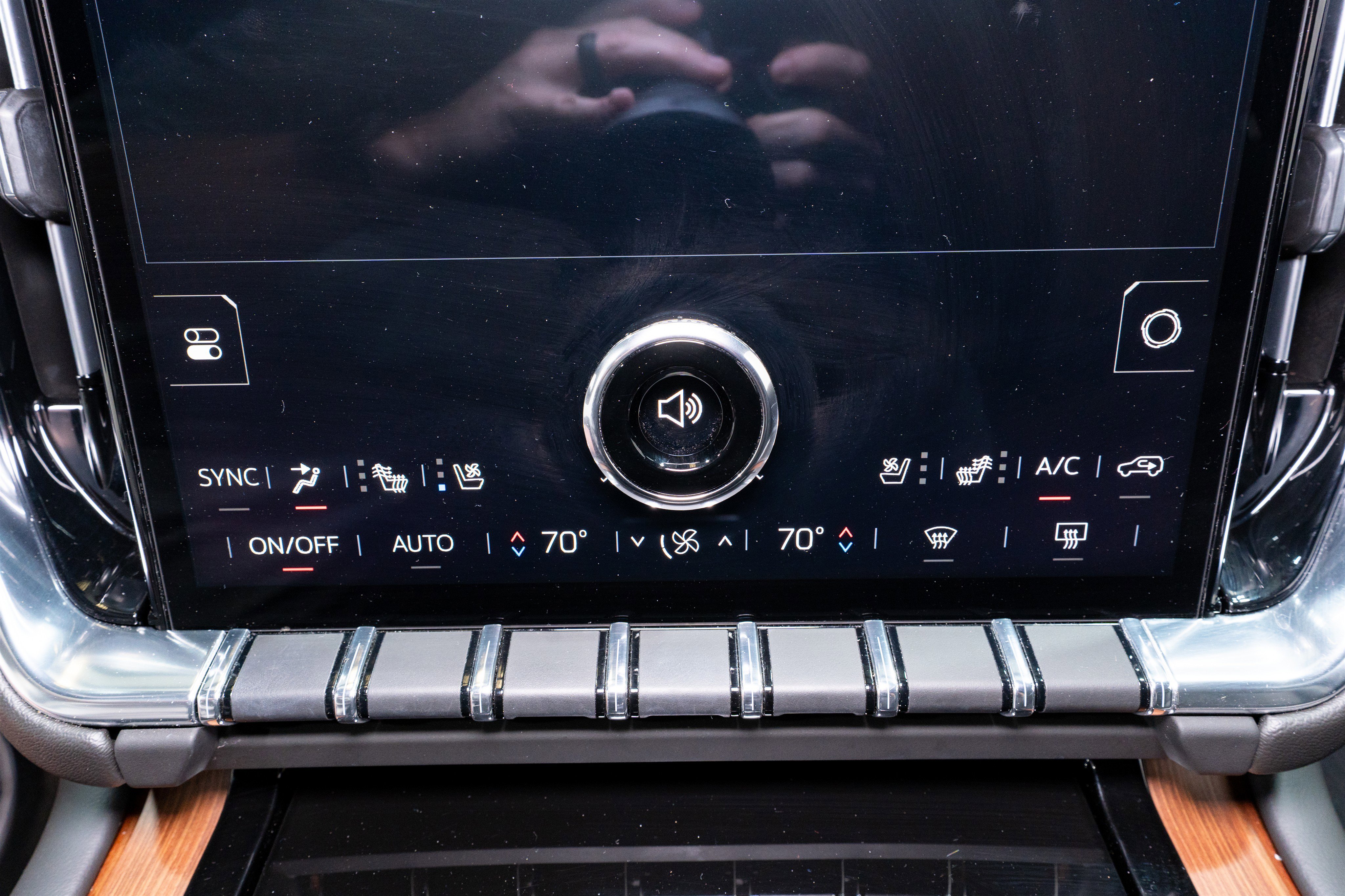 Used 2025 GMC Yukon Denali image 22