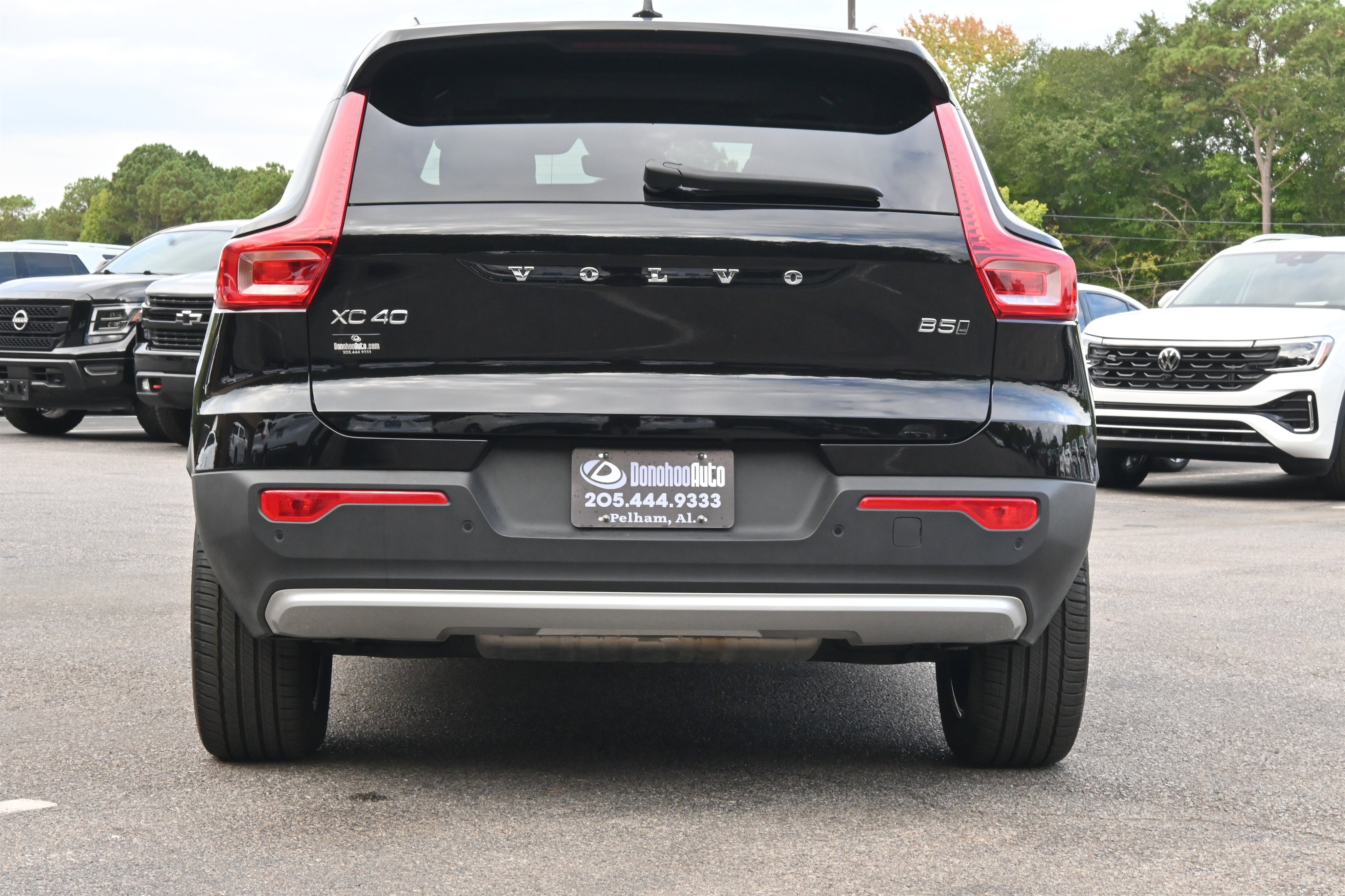 Used 2025 Volvo XC40 B5 Core image 8