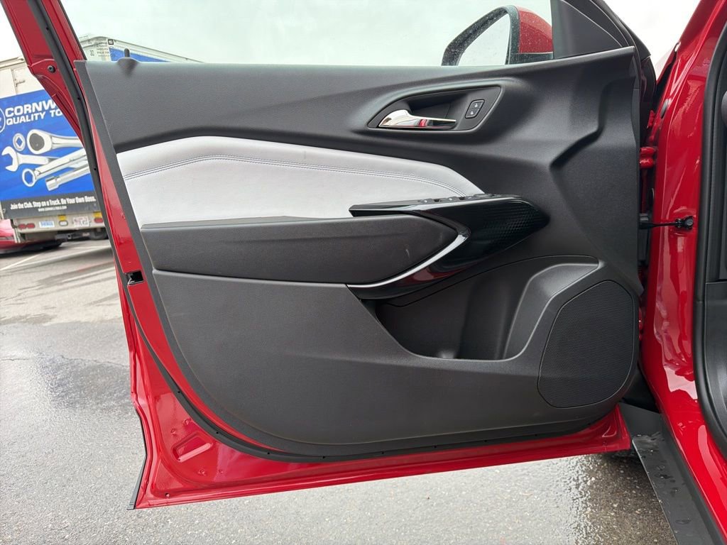 New 2026 Chevrolet Trax LT w/ Driver Confidence Package FWD image 5