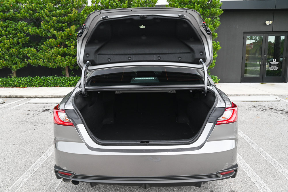 Used 2025 Toyota Camry SE w/ Convenience Package FWD image 8