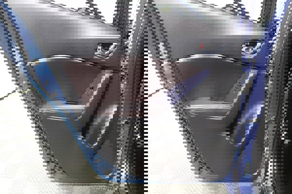 Used 2018 MAZDA MAZDA3 Grand Touring w/ Premium Equipment Package image 28