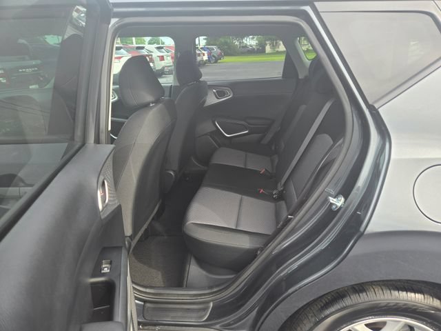 Used 2025 Kia Soul LX w/ LX Technology Package FWD image 19
