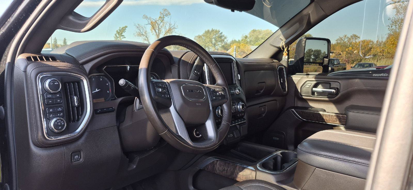 Used 2023 GMC Sierra 2500 Denali w/ Denali Ultimate Package AWD/4WD image 9