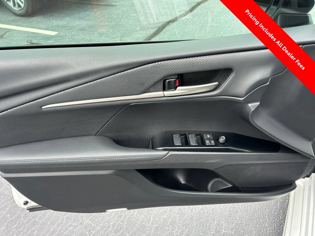 Used 2025 Toyota Camry XSE FWD image 3