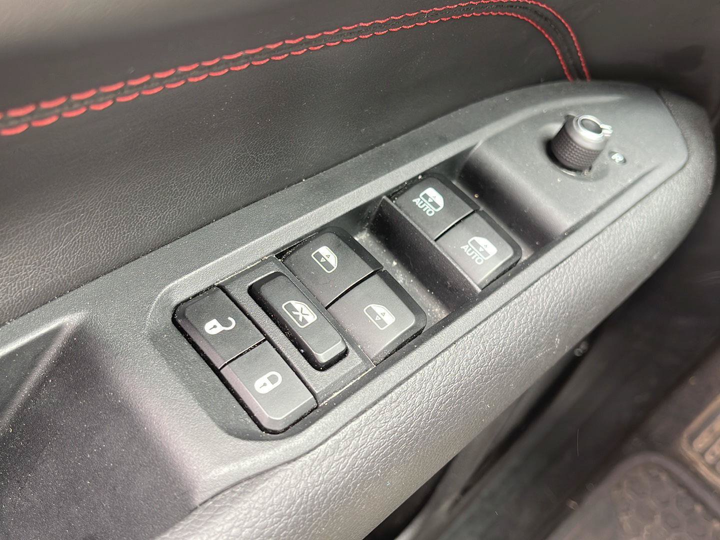 Used 2025 Jeep Compass Trailhawk AWD/4WD image 11