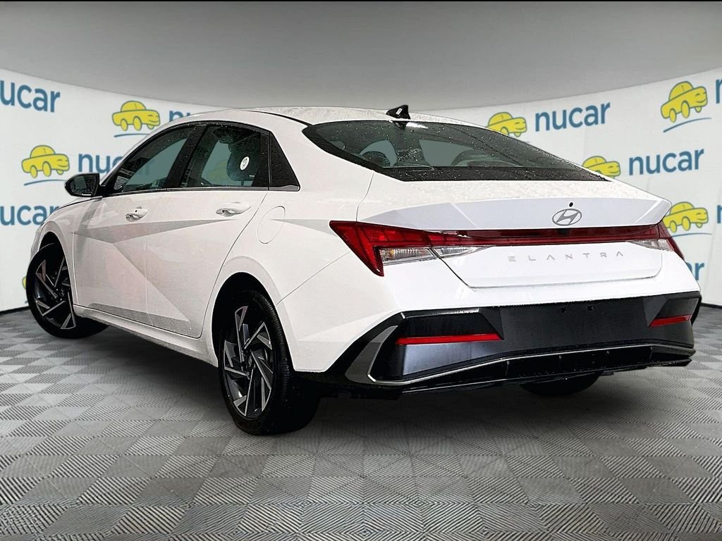 Certified 2025 Hyundai Elantra SEL FWD image 4
