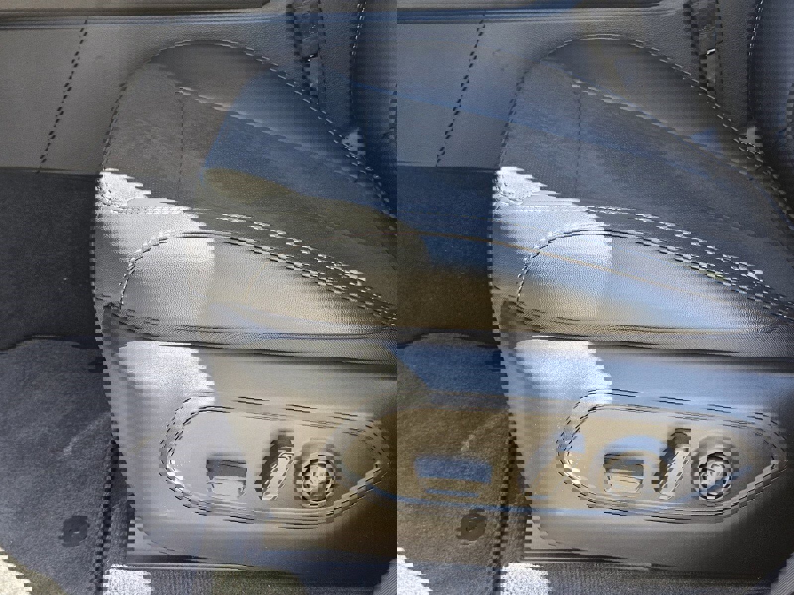 New 2025 Jeep Grand Cherokee Altitude image 25