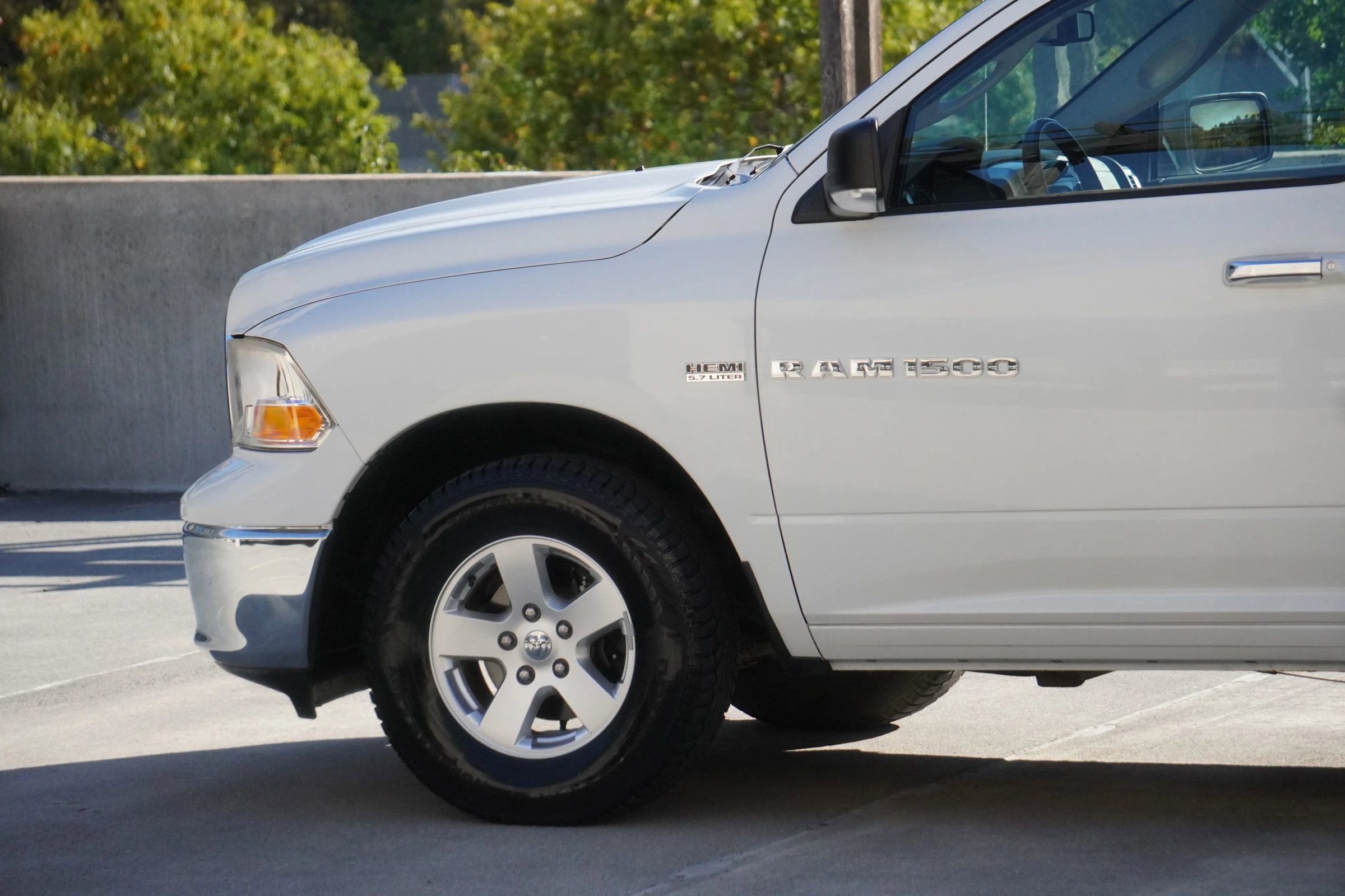 Used 2012 RAM 1500 Classic SLT w/ Luxury Group image 5