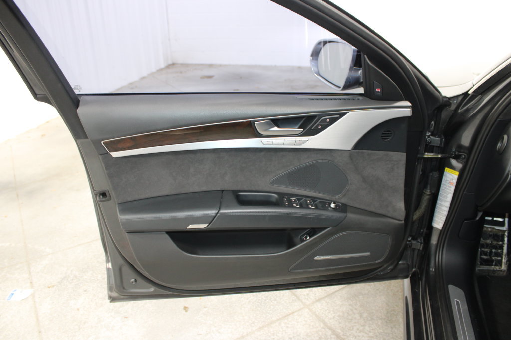 Used 2015 Audi S8 w/ S8 Driver Assistance Package AWD/4WD image 28