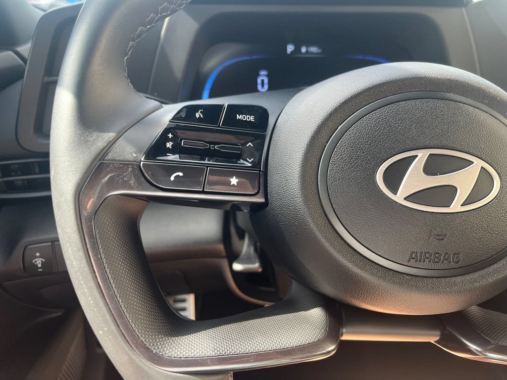 Used 2025 Hyundai Elantra Sport FWD image 15