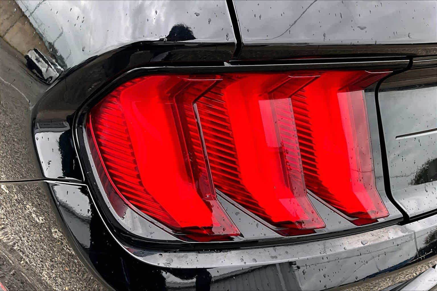 Used 2022 Ford Mustang Coupe RWD image 28