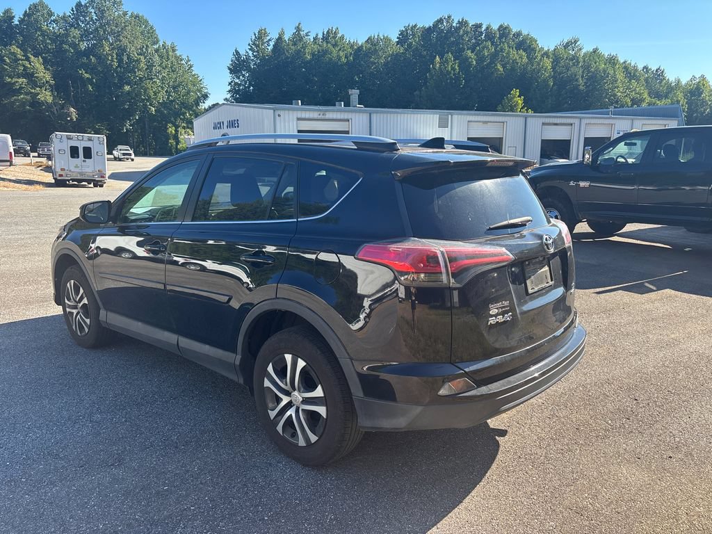 Used 2016 Toyota RAV4 LE AWD/4WD image 7