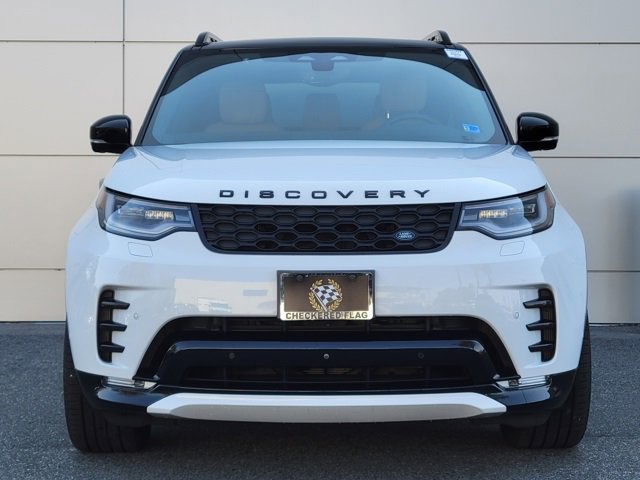 Used 2025 Land Rover Discovery Dynamic SE image 7