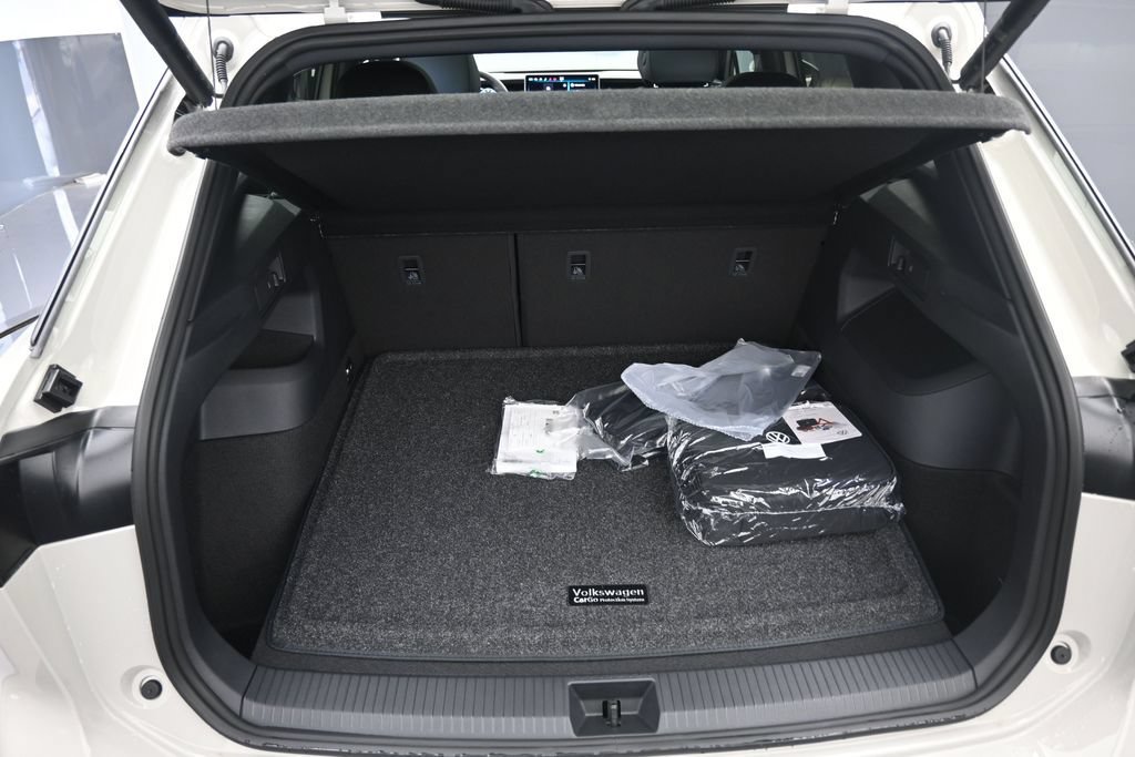 New 2026 Volkswagen Tiguan SE R-Line FWD image 23