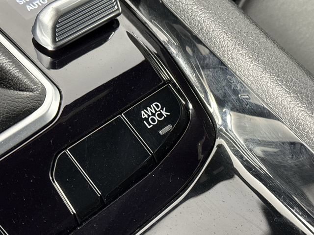 Used 2025 Jeep Compass Limited image 20