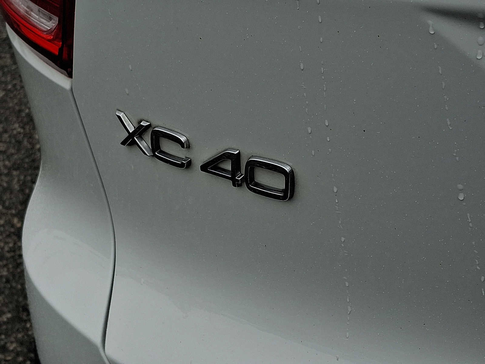 Used 2020 Volvo XC40 T5 Momentum image 30