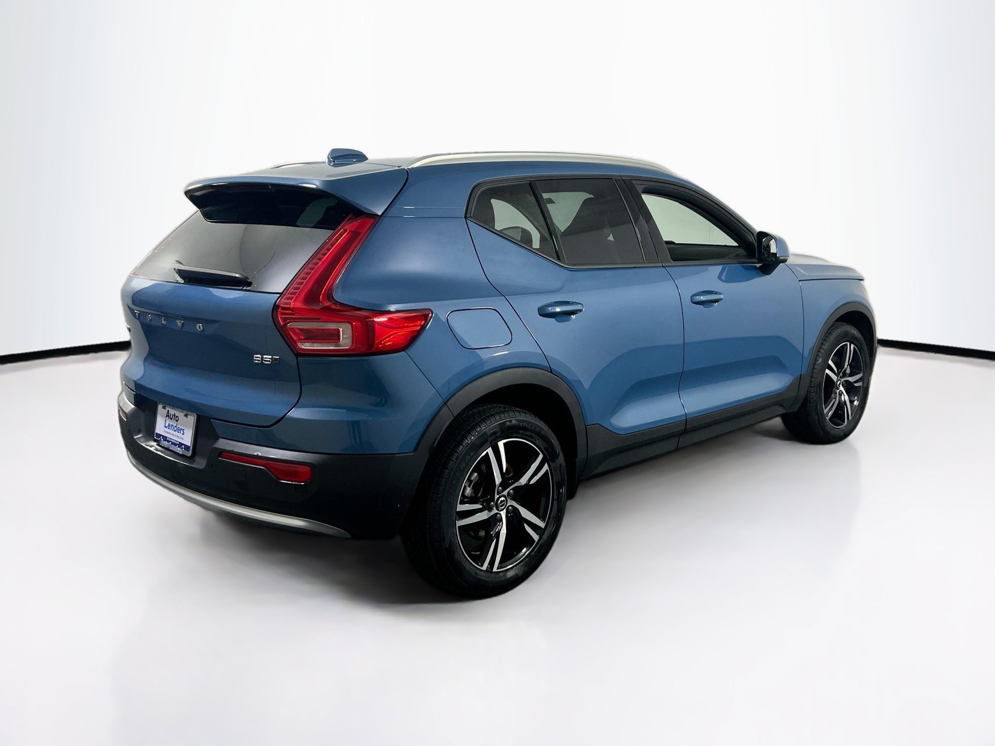 Used 2023 Volvo XC40 B5 Core w/ Convenience Package AWD/4WD image 5