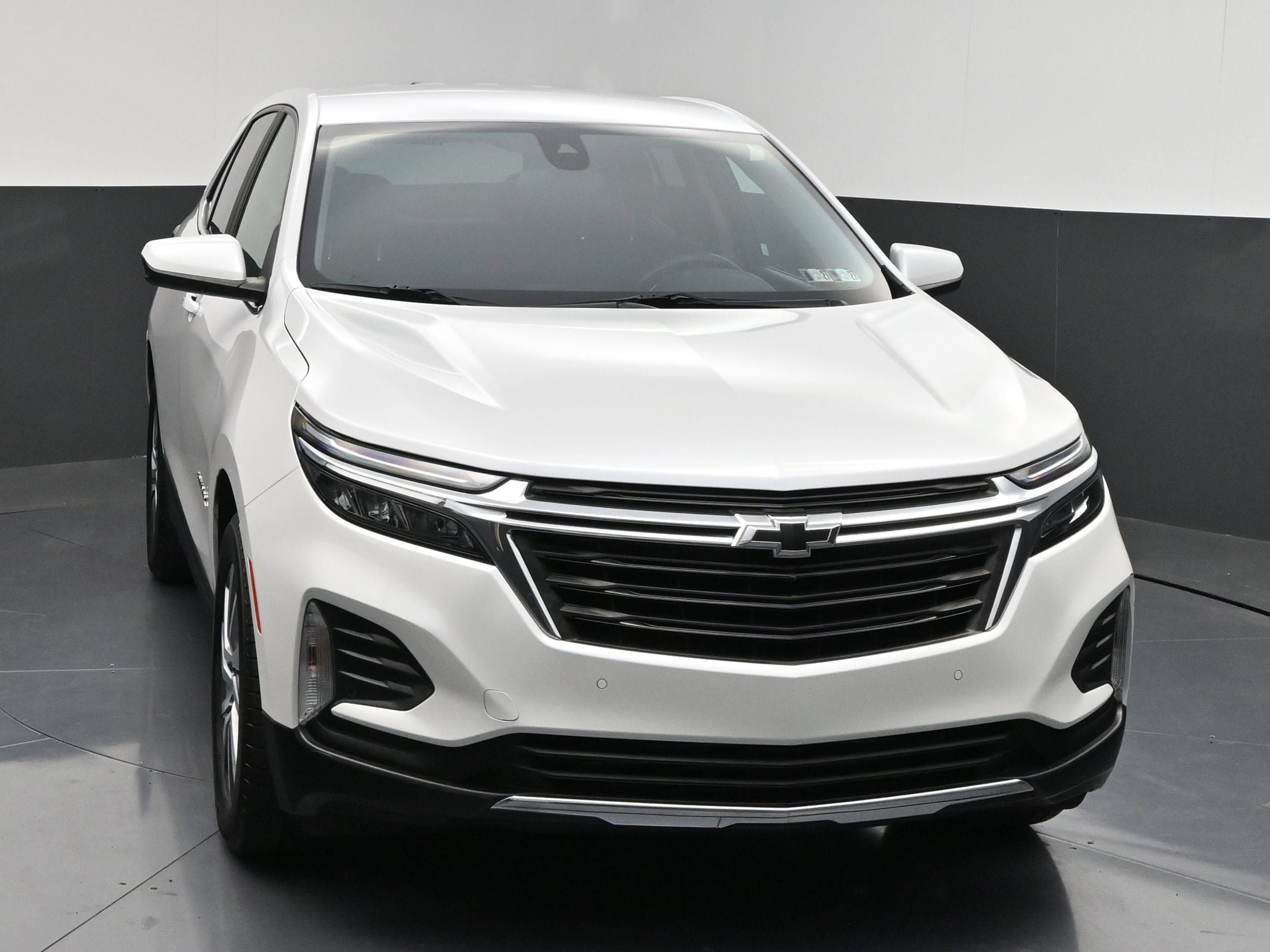 Used 2022 Chevrolet Equinox LT FWD image 2
