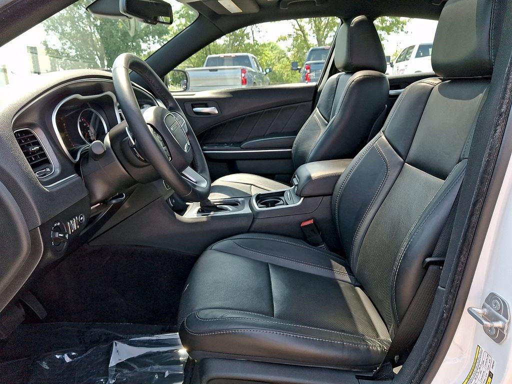 Used 2017 Dodge Charger SXT w/ Plus Group RWD image 13