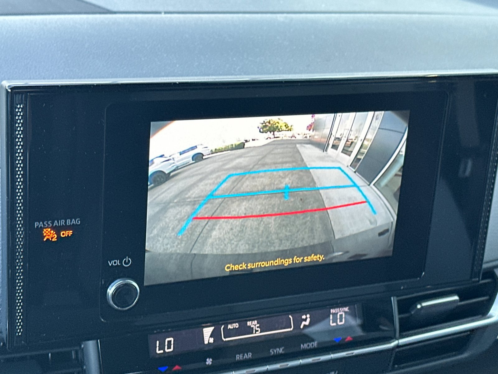 Used 2025 Toyota Sienna LE FWD image 19