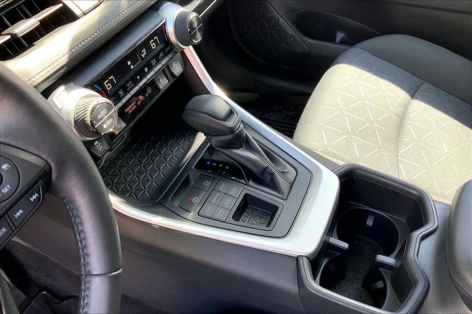 Used 2022 Toyota RAV4 XLE w/ Convenience Package AWD/4WD image 17
