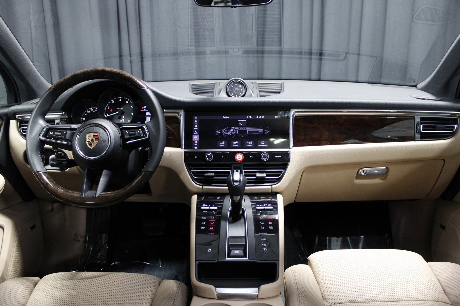 Certified 2025 Porsche Macan image 23