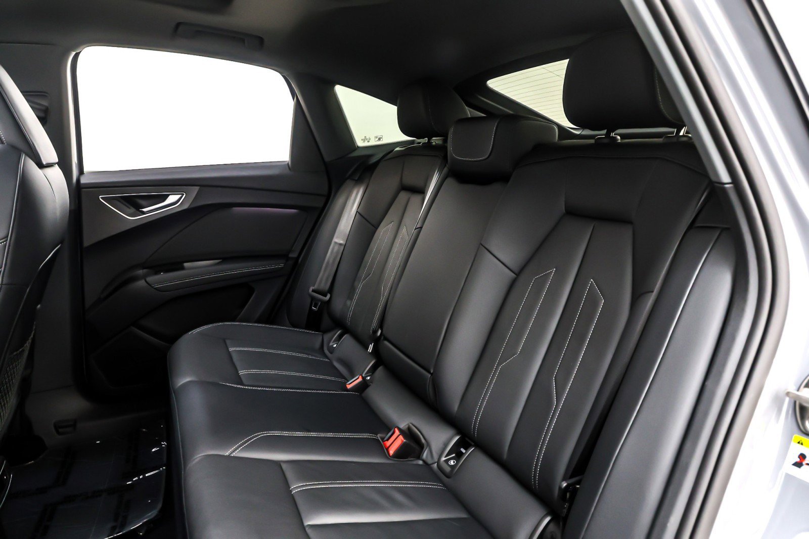 Used 2023 Audi Q4 e-tron Premium w/ Convenience Package image 9