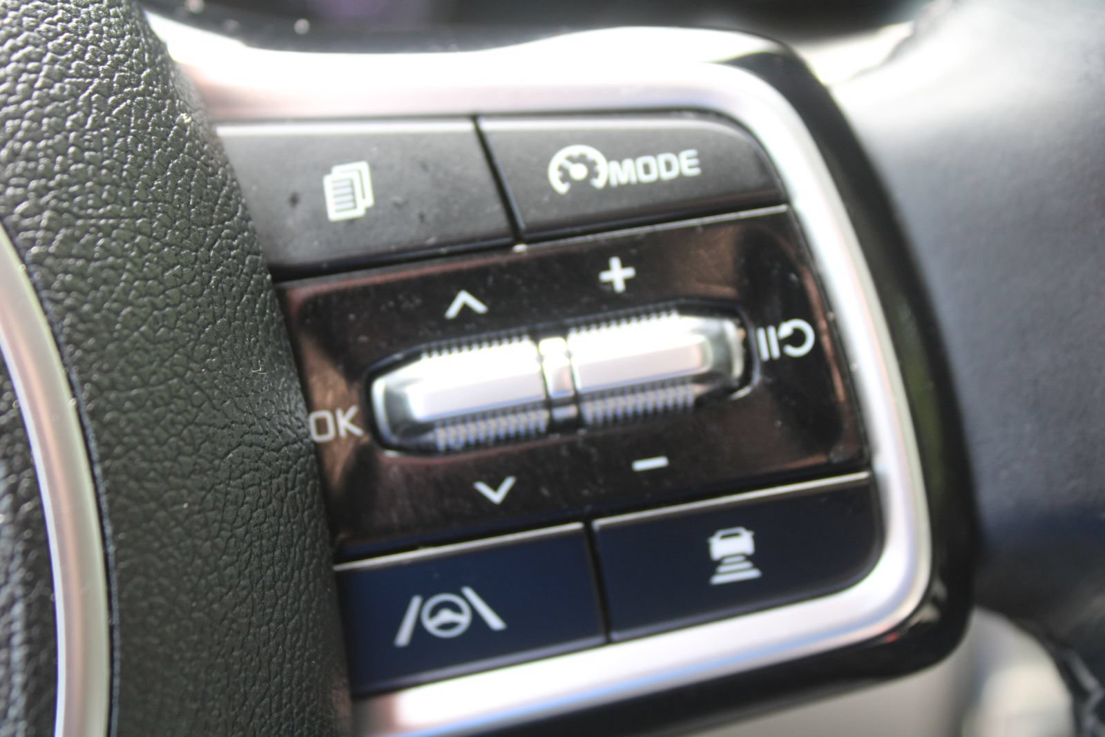 Certified 2022 Kia Sorento SX FWD image 32