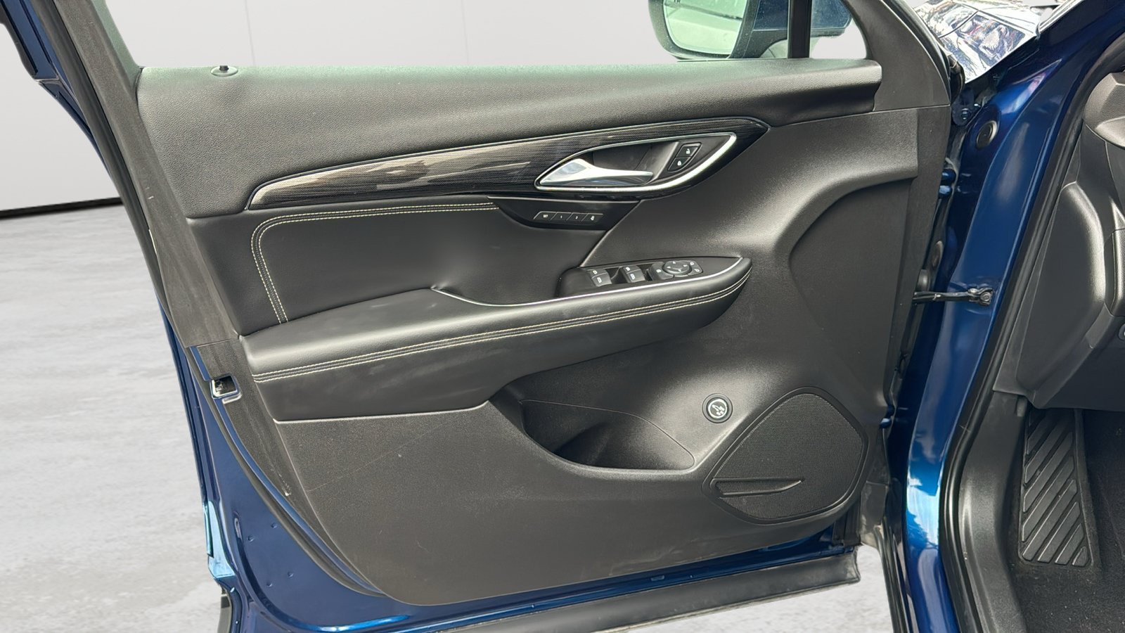 Used 2023 Buick Envision Essence FWD image 11