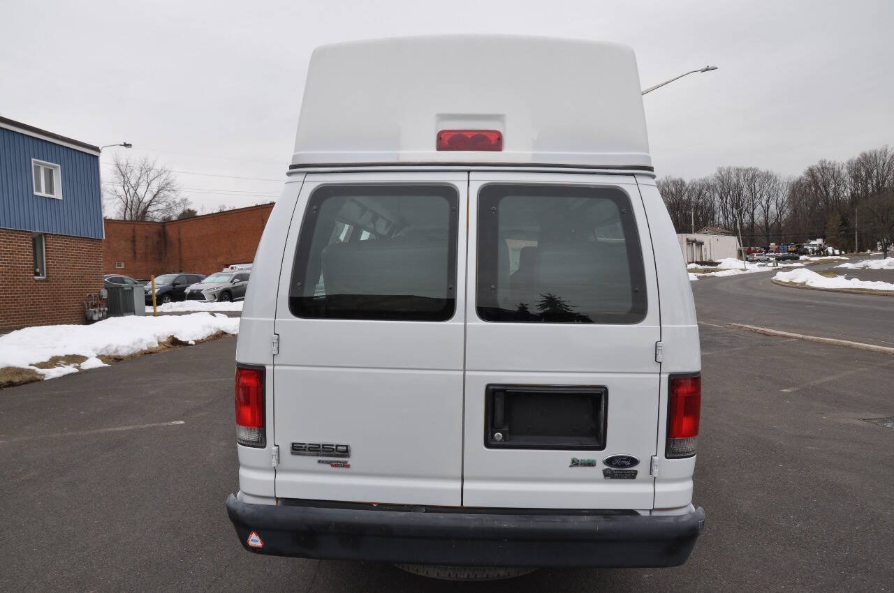 Used 2014 Ford E-250 and Econoline 250 Extended w/ Power Group RWD image 12