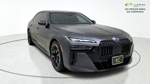 Used 2023 BMW 740i w/ Parking Assistance Package RWD image 2