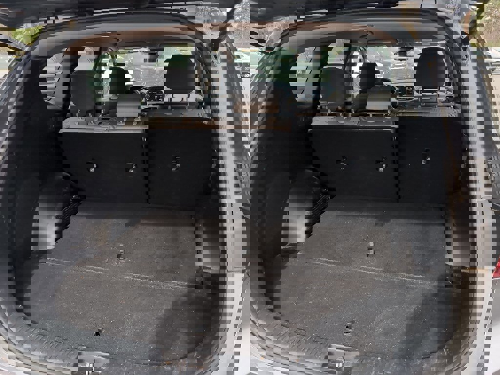 Used 2019 Hyundai Santa Fe SE image 10