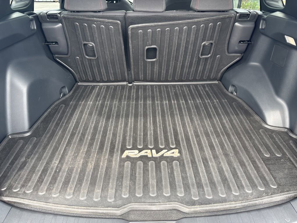 Used 2022 Toyota RAV4 SE w/ Weather & Moonroof Package AWD/4WD image 33