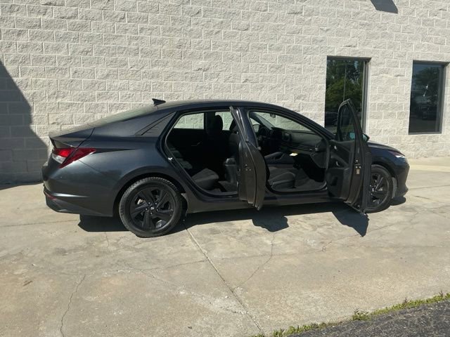 Used 2022 Hyundai Elantra SEL w/ Cargo Package FWD image 11