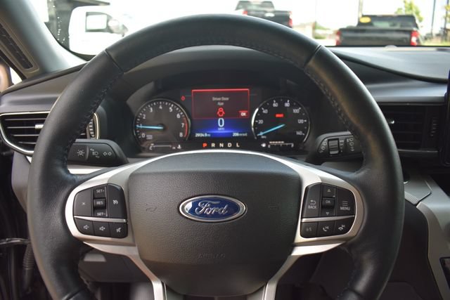 Used 2022 Ford Explorer XLT w/ Equipment Group 202A AWD/4WD image 32