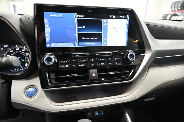 Used 2022 Toyota Highlander Platinum AWD/4WD image 17