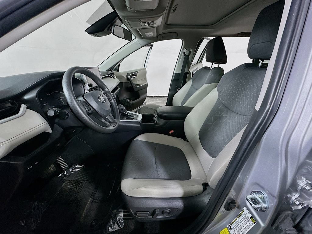 Used 2025 Toyota RAV4 XLE w/ Convenience Package FWD image 14