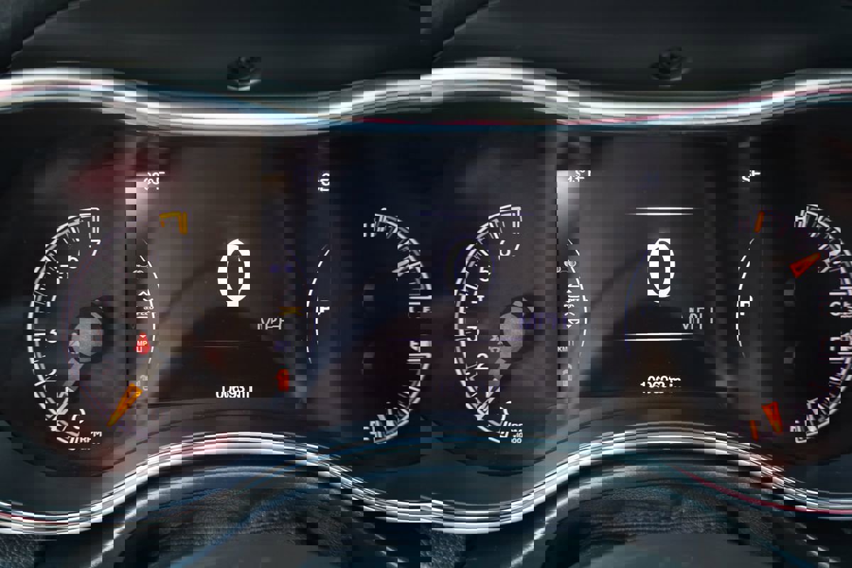 Used 2015 Jeep Grand Cherokee Altitude image 24