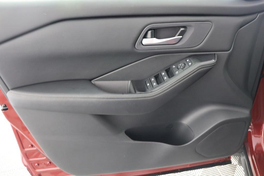 Used 2026 Nissan Rogue SV w/ Cold Weather Package FWD image 25